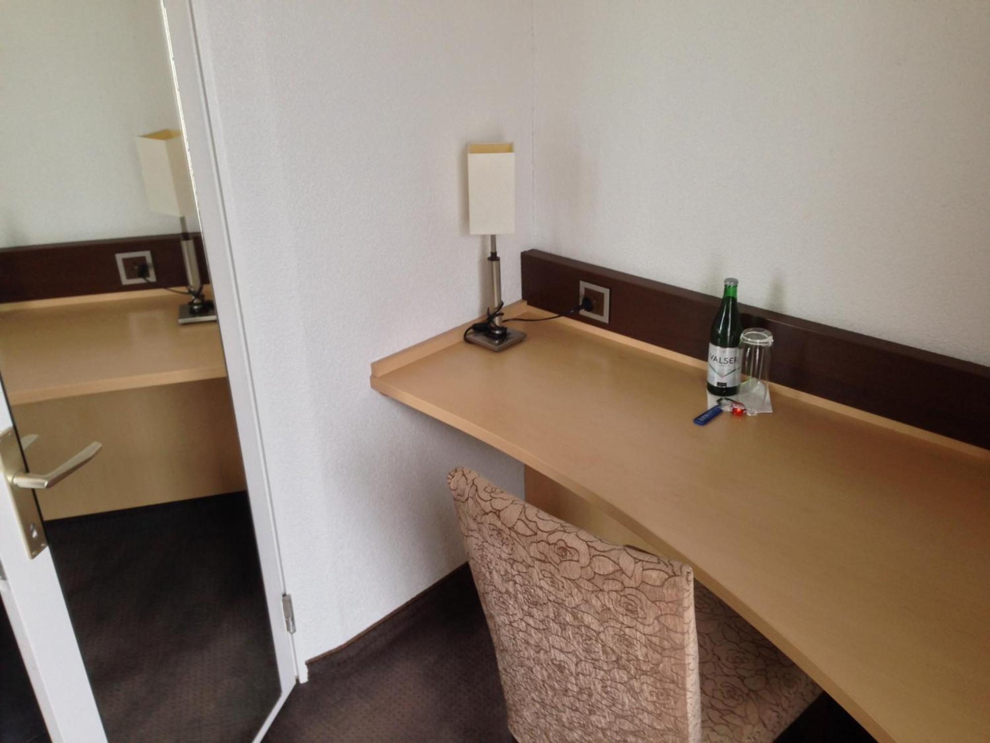 Hotel Zum Goldenen Kreuz Frauenfeld Pokoj fotografie